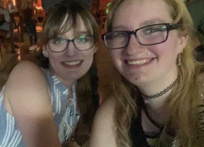 Becca and Rebekah had a fun girls night out together👯‍♀️