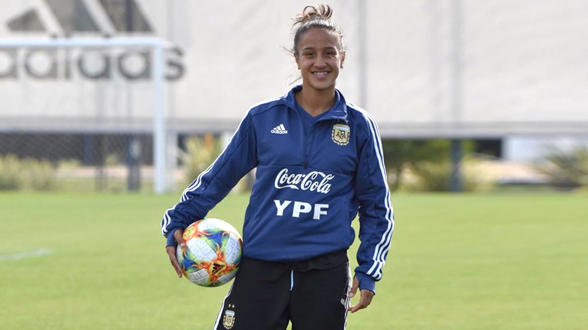 Angelalerena's tweet photo. .@DaliIppolito, ex futbolista de River y UAI Urquiza, viajará a Italia en las próximas horas para terminar de cerrar su pase a Juventus. Nacida en Lugano, donde una cancha lleva su nombre, tiene 18 años, es mediocampista ofensiva y jugó el último mundial para @argentina. https://t.co/C3tK2kTI2W