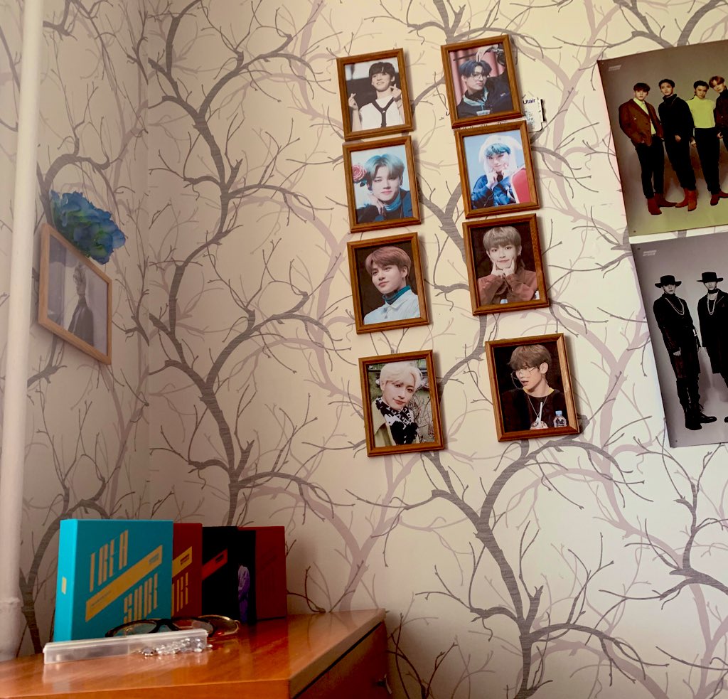 Ryra83587455's tweet photo. МОЯ комната заиграла НОВЫМИ звёздочками .... 🥺🥺🥺
Почему эти дети делают меня такой сентиментальной 💔 #Ateez #KQ https://t.co/wGfQfpEPWl