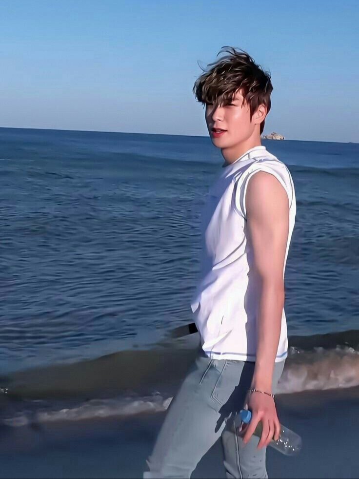 ً (@jjhlooks) on Twitter photo 