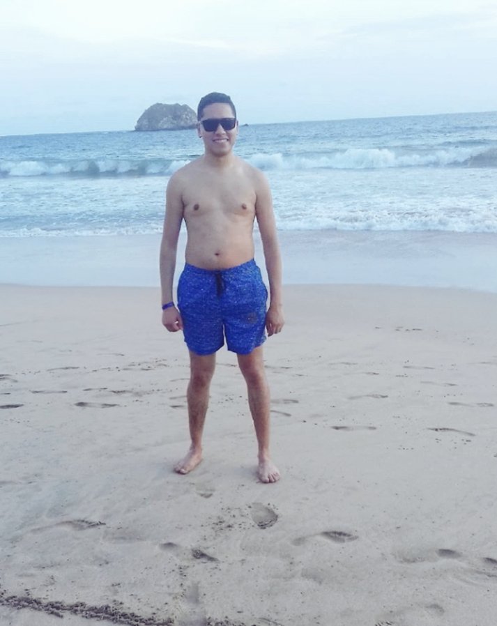 RodrigoReyesOro's tweet photo. Extraño playita, disfrutar como antes #BuenMiercoles https://t.co/ynLV33lILs