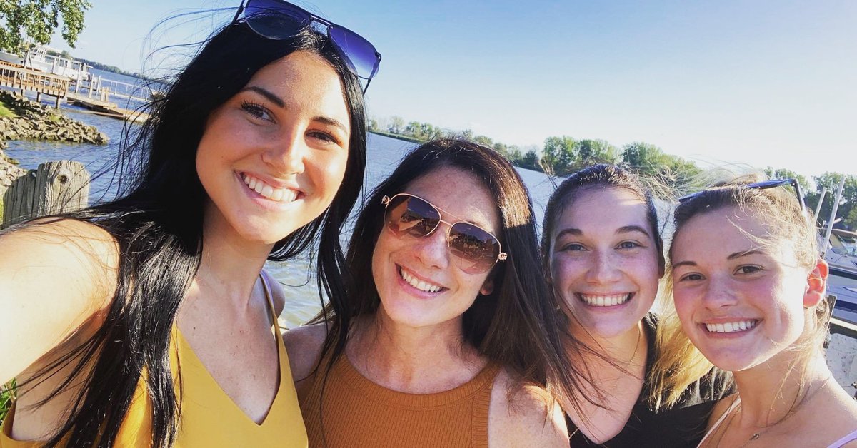 AimeeLynn708's tweet photo. Proof that I got all three littles in one place at one time. 🥰 #callguinness https://t.co/n9kFm3pPh0
