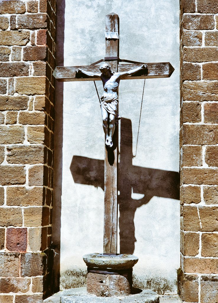 Rich_Art1's tweet photo. Detail amusant : le soleil est taquin est fait du Christ une marionnette suspendue a ses fils .....
#TeamBerry #Chaillac https://t.co/mIUt39PkJq