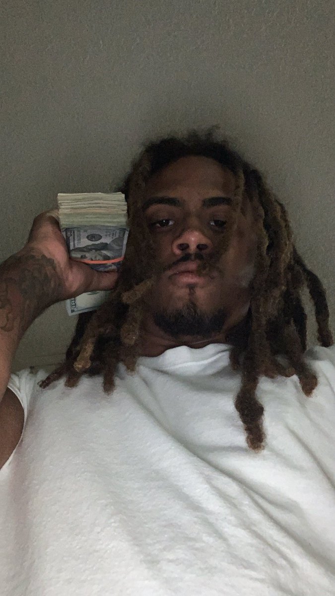 Tray5T's tweet photo. Trappin all summer for tha bag 
On tha winter 🤫😈 https://t.co/cNrOqJdAS8