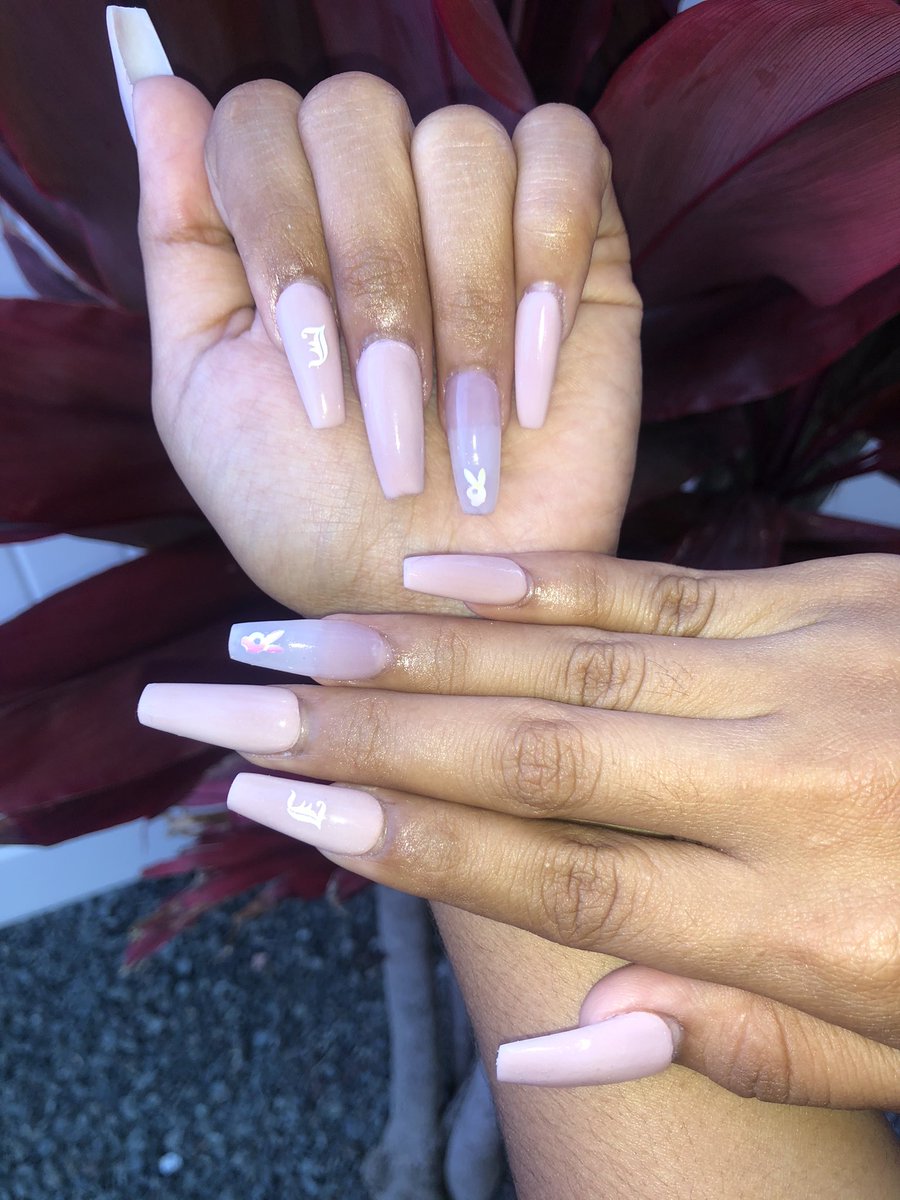 it takes $0 to retweet an artist 😌 i jus started and i want to grow my cliental around the island! follow my nail page on insta @trindoesnails