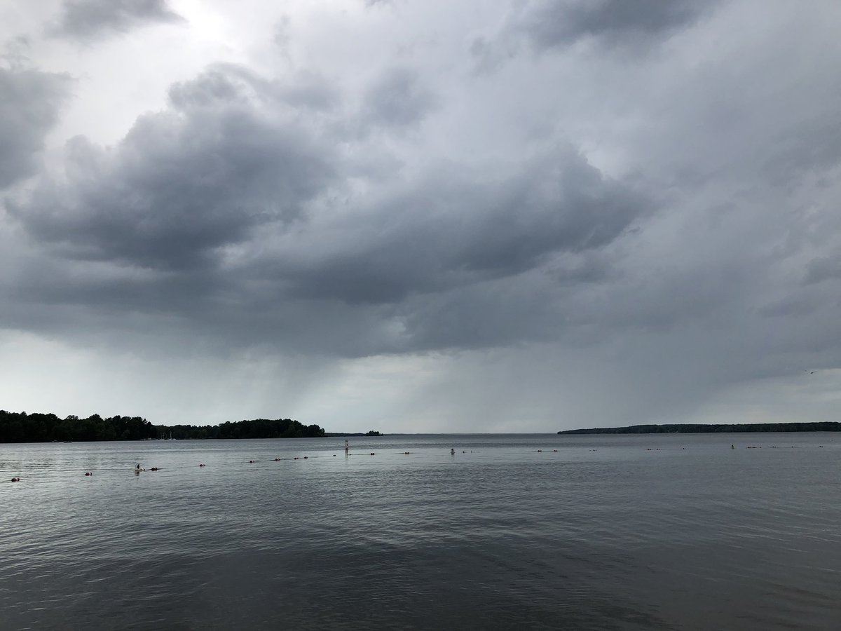 denysk02's tweet photo. Rogue shower passing by. Pretty neat rain curtain! #pymatuning #pawx https://t.co/J1A5vod7tt