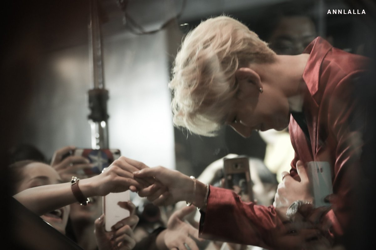 he loves and respects ahgases so much, and he doesnt miss a single opportunity to show it. BAMBAM BESTEST BOY EVER!!