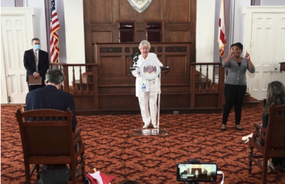 AlaSchoolBoards's tweet photo. Thank you, @GovernorKayIvey, for taking a strong stand today to protect Alabama's students, teachers and staff by extending the mask mandate. P.S. We think you look GREAT❣️ https://t.co/uPSiLwjhXX