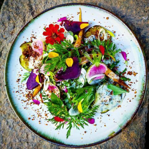 valedocaferio's tweet photo. 🍽A #gastronomia do Vale do Café tem se aperfeiçoado cada vez mais. A busca por alimentos frescos, produzidos na região, tem desenvolvido sabores com terroir próprios e chamados a atenção de diversos chefs que curtem gastronomia regional. 😋 As delicias são da Fazenda Alliança🥕 https://t.co/bjVcfNLpbc