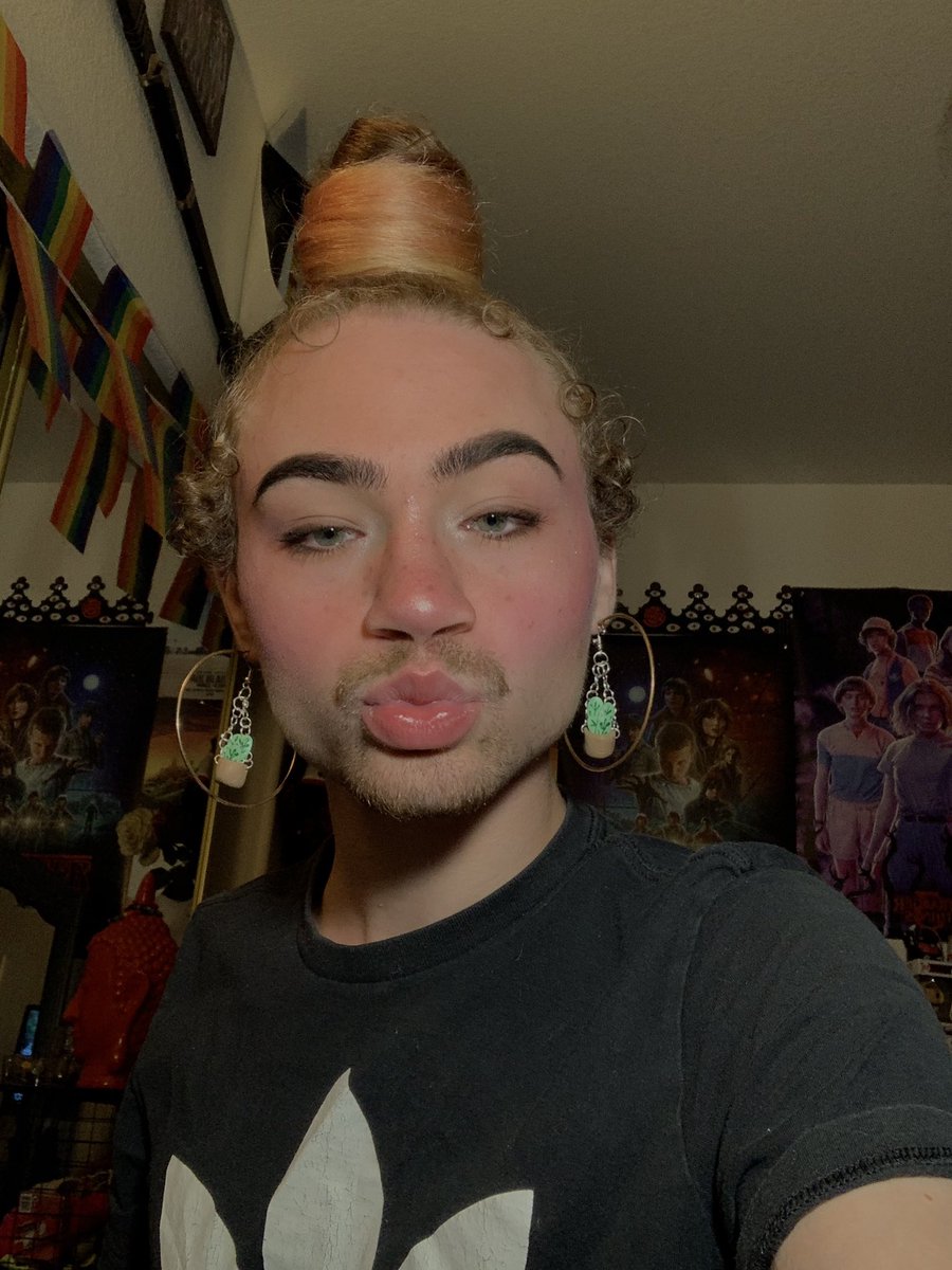 fuckingkalpal's tweet photo. Newest earrings by @earringsbyrenae  I love them so much 🥺🥺❤️ https://t.co/9JlGQ6uqR6
