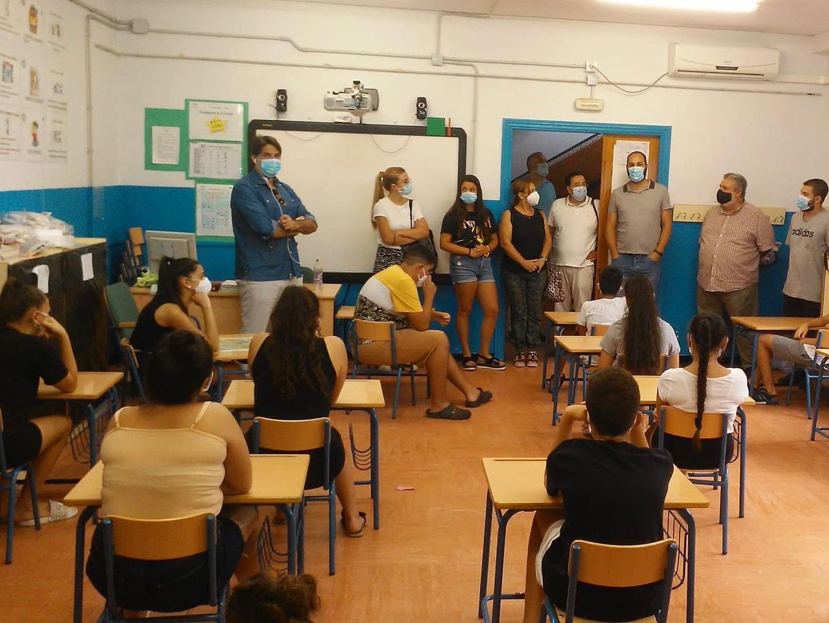 Hdad_LosGitanos's tweet photo. La Hermandad de Los Gitanos pone en marcha el Proyecto “Conectados” con la cesión de 20 tablets.

Su uso es para la Escuela de Verano del Polígono Sur de Sevilla organizada por la Asociación de Mujeres Gitanas “Akerdi”.

ℹ️https://t.co/dgr3w7MASE

#SaludyAngustias https://t.co/Bk6QJTrSgz