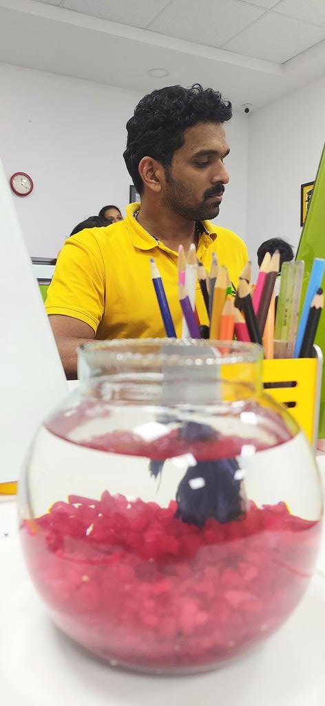 Digiora's tweet image. Spotted: In between colour palettes! 

At Digiora bring in as many colors as you want 😎 

#digiora #facesatwork #WednesdayMood #webdesigncompany #kochi