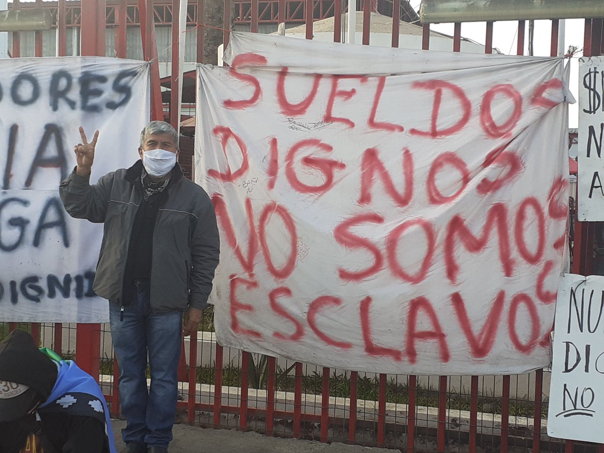 Harry66709967's tweet photo. Huelga N.28 
Sindicato De Trabajadores Ariztia
Arica y Parinacota (Cuarentena)
No tuvimos Quincena 
No tendremos sueldo a fin de mes
Nuestro Empleador no quiere conversar
204 trabajadores en huelga
Pedimos Dignidad y retribución a sus ganancias del Empleador nuestro
Porfa Retweet https://t.co/b0OOhuLBin