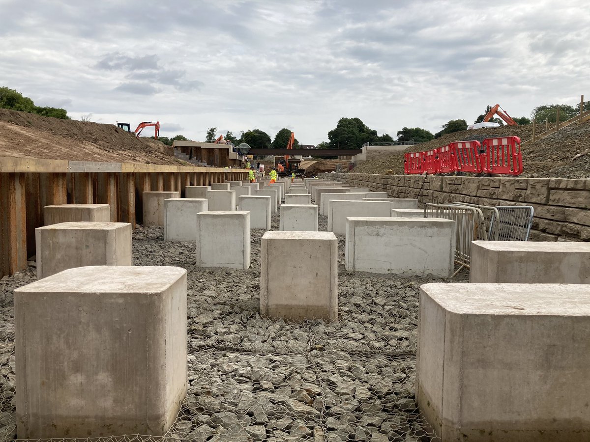 SBamford_CRT's tweet photo. Continued my tour of @SevernUnlocked #fishpasses with visit to #Bevere. After being under water for months work has progressed rapidly since restart in May and is on programme for completion in early September @CanalRiverTrust https://t.co/QWW70mTaq1