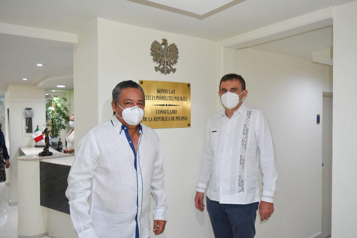 ManlioFavioPano's tweet photo. El Lic Manlio Favio Pano Mendoza Cónsul Honorario en Acapulco, recibió la visita en la Sede Diplomática del Consulado del Excmo Embajador de la República de Polonia en México,Sr Maciej Zietara. https://t.co/txG7JV2jUO