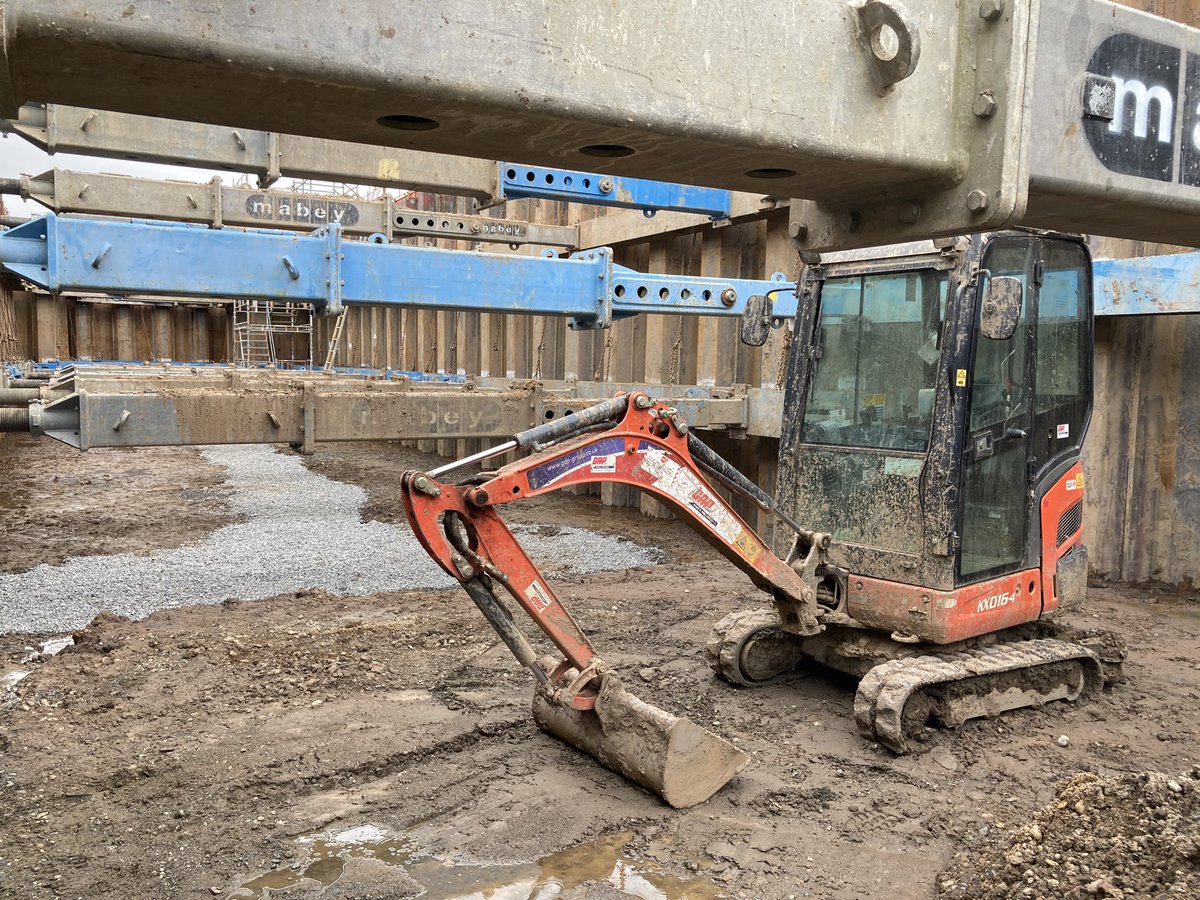 SBamford_CRT's tweet photo. Last of the #RSevern #fishpasses @SevernUnlocked at Lincomb Weir with excavation progressing well amongst the huge temporary props with completion planned for the end of 2020 @CanalRiverTrust @kierconstruct @severnrivers @EnvAgency https://t.co/GdC4exEIDa