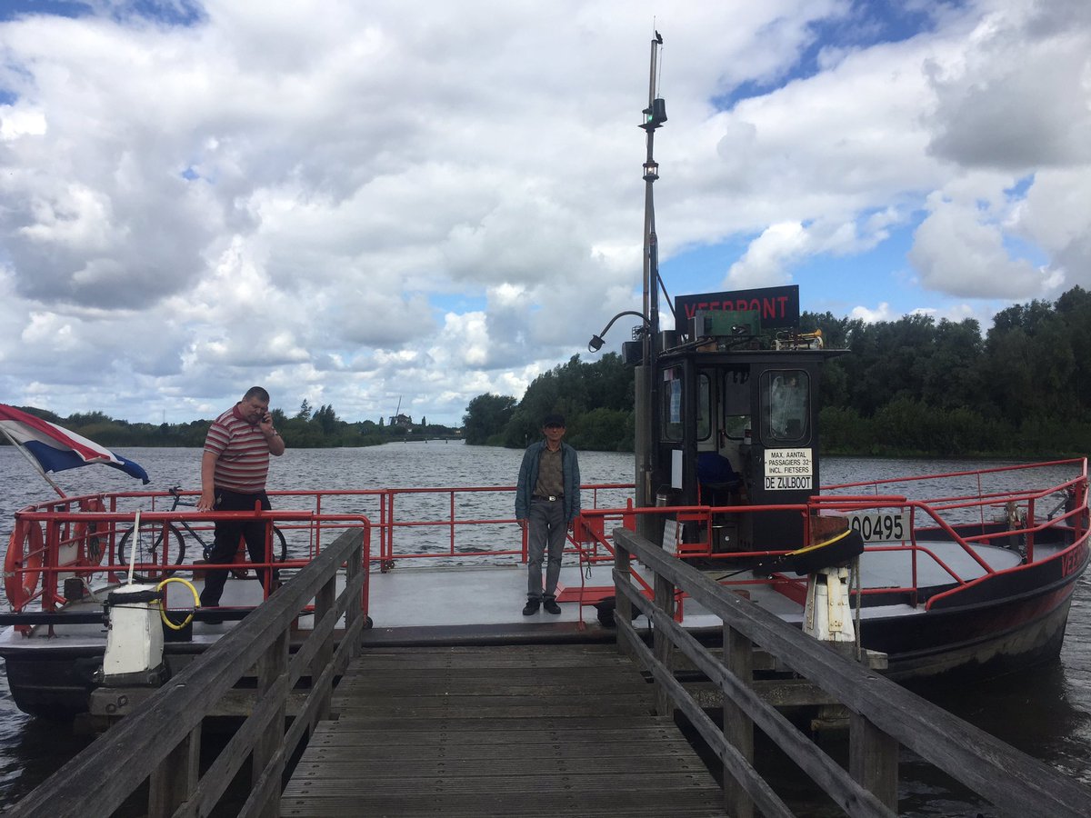 Vandaag oriënterend gesprek gehad met schipper James Taghavi op de pont over de Zijl. We hebben beide het gevoel dat het een goede zaak zou zijn de veerdienst te continueren in 2021 mits voldoende financiële middelen ter beschikking worden gesteld door <a href="/gem_teylingen/">Gemeente Teylingen</a>