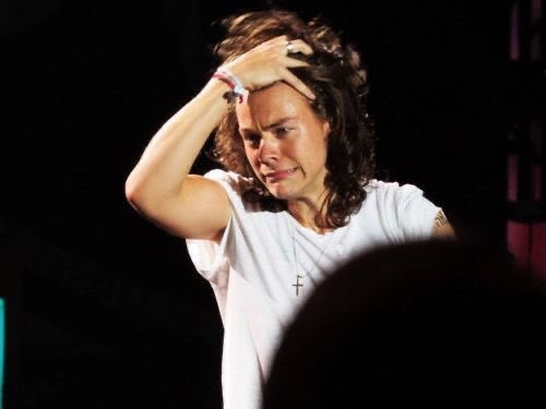 floralhazz's tweet photo. @onedirection soo before you go, can we at least get a group photo? or anything for example a ss of tb's group chat or ANYTHING JUST PLEASSSEEEE 😭😭💔💔 https://t.co/IObt0Bweje
