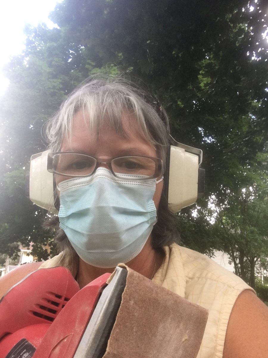 ChristineBarley's tweet image. Sometimes teaching requires power tools! Preparing squares for Ss to paint to create our community art mural. #projectinnovation ⁦@IthacaNYSchools⁩ ⁦@Aileen_Grainger⁩ ⁦@MaryEGrover⁩ ⁦@luvelleb⁩