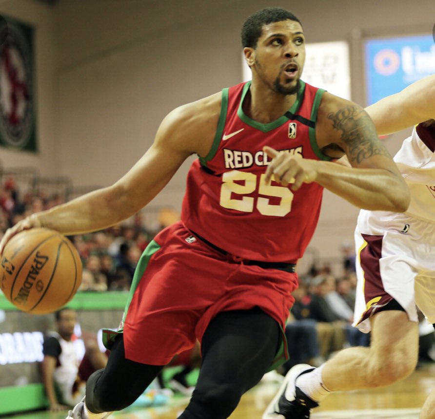 Edge_Sports's tweet photo. Shout Out to Wayne Blackshear @LouisvilleMBB on his new deal w #Stargard in Poland’s Top League #25 #CHIBRED https://t.co/ZoMBisPixE