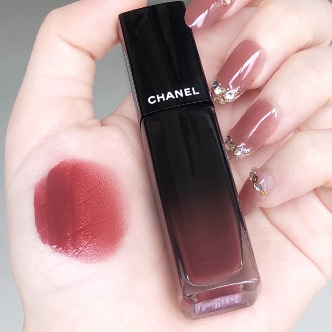 Lypsyy's tweet photo. Chanel ลิปรุ่นใหม่ล่าสุด เบอร์ 75 ดีมาก!! ใครไหวไปก่อนเลยยยย เดียวถ้าเจอราคาดีจะมาเปิดพรีนะคะ 💸✨ https://t.co/l4tYCavkQP