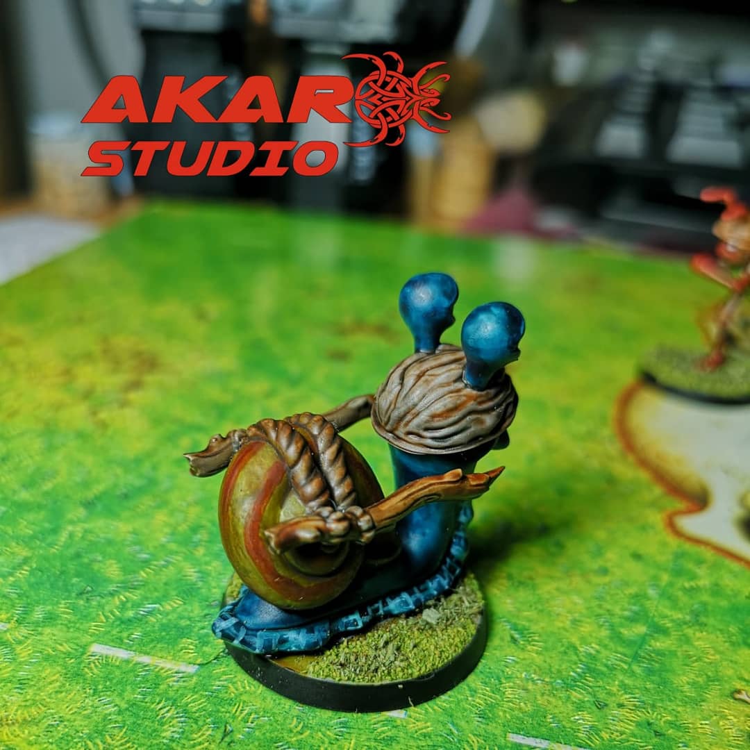 AkaroDice's tweet photo. Dan Titán, oldschool coach, referee of the naf world cup 2019 and great friend has painted this snail / centaur from our next team Insect Bowl
#snail #centaur #insectbowl #bloodbowl #miniatures #AkaroStudio #akarodice
https://t.co/qnsYFbQ7nn https://t.co/CpYgvNO57R