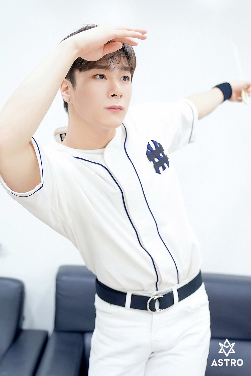 BrasilMoonbin's tweet photo. [FANCAFE] 29.07.20 - Moonbin nos bastidores do MBC M Show Champion. (2/2)

🔗: https://t.co/xKbmOJMec4
#ASTRO #아스트로 #GATEWAY #KNOCK #MOONBIN #문빈 @offclASTRO https://t.co/SFj6PrRXQ0