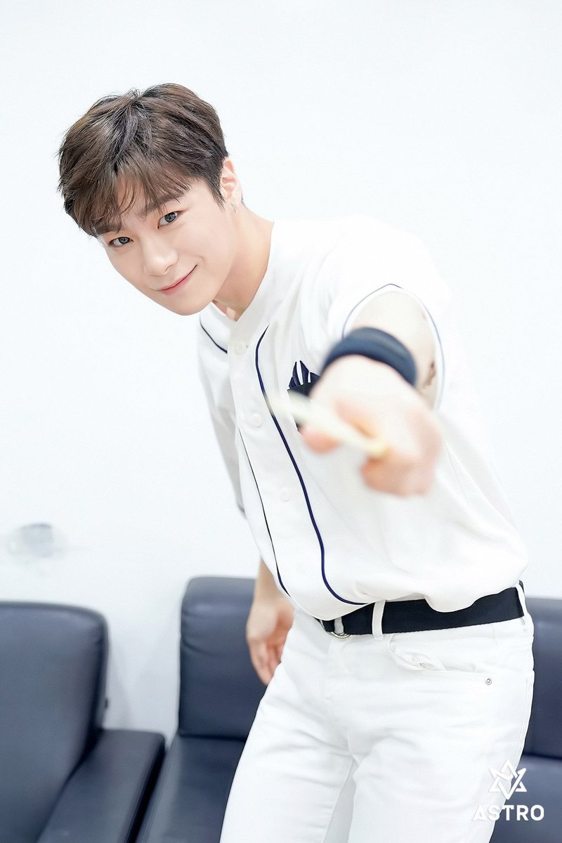 BrasilMoonbin's tweet photo. [FANCAFE] 29.07.20 - Moonbin nos bastidores do MBC M Show Champion. (2/2)

🔗: https://t.co/xKbmOJMec4
#ASTRO #아스트로 #GATEWAY #KNOCK #MOONBIN #문빈 @offclASTRO https://t.co/SFj6PrRXQ0