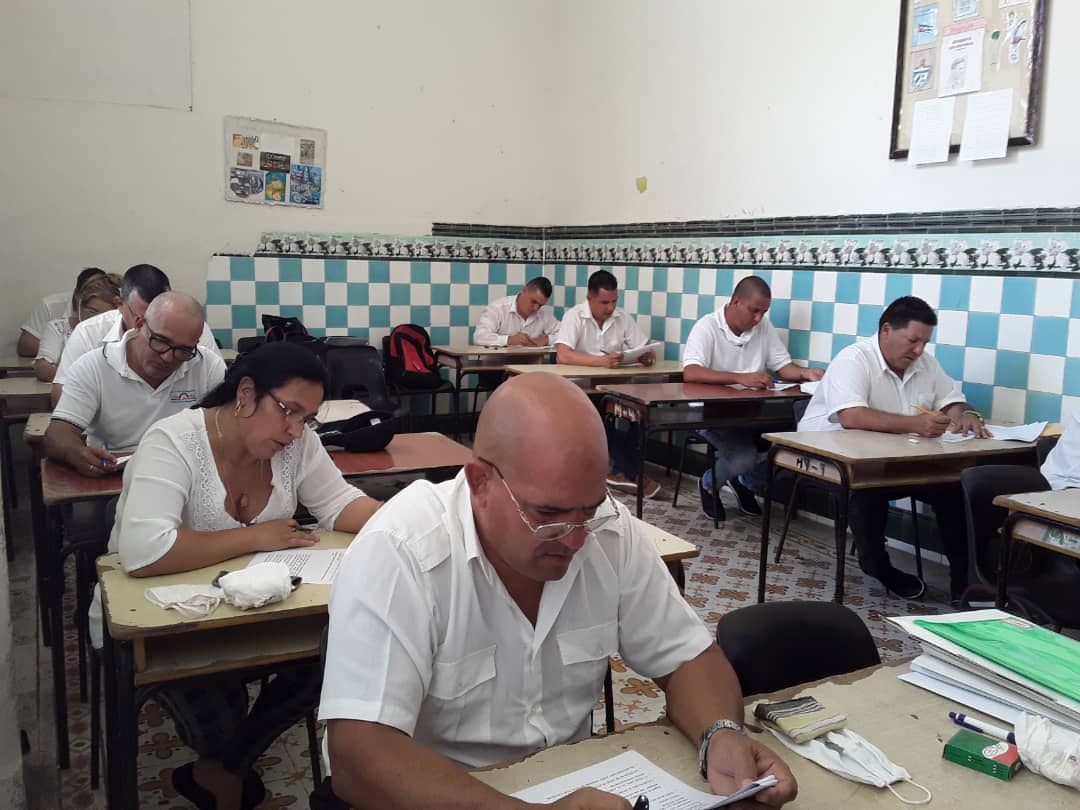 La comisión nacional en la evaluación  de los administradores de la gastronomía de la primera categoría  en la provincia Santi Spiritus