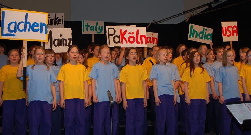 MKIDSeV's tweet photo. Der General geht baden! Das ist die Geschichte von dem syrischen General Naeman. Erfolgreich und beliebt hat er gelebt, bis er eines Tages eine unheilbare Krankheit bekam. Keiner konnte ihm helfen. Oder doch? Das Musical zeigen wir morgen um 19Uhr auf Youtube. https://t.co/zd1Xy1XsCT