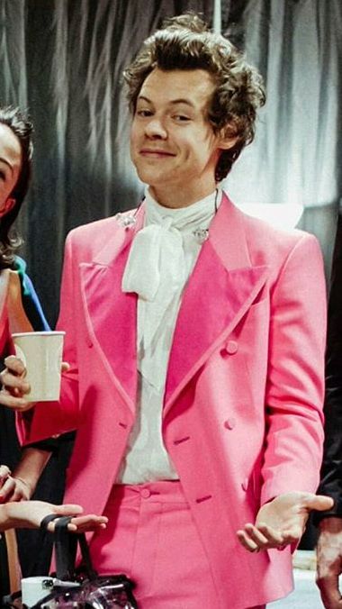 Chris Evans as Harry Styles' outfits: a thread 