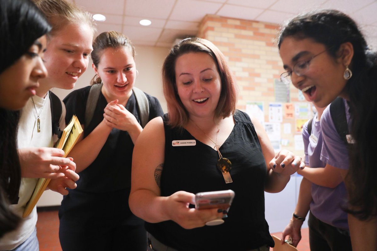 TXVotes's tweet photo. A9: While we miss tabling and registration parties on the plaza until midnight -- some of our favorite memories are just hanging out as a voting family, whether it was in person, or now on Zoom!! #WereStillOrganizing #SLSVChat https://t.co/vXJGSyQ4FZ