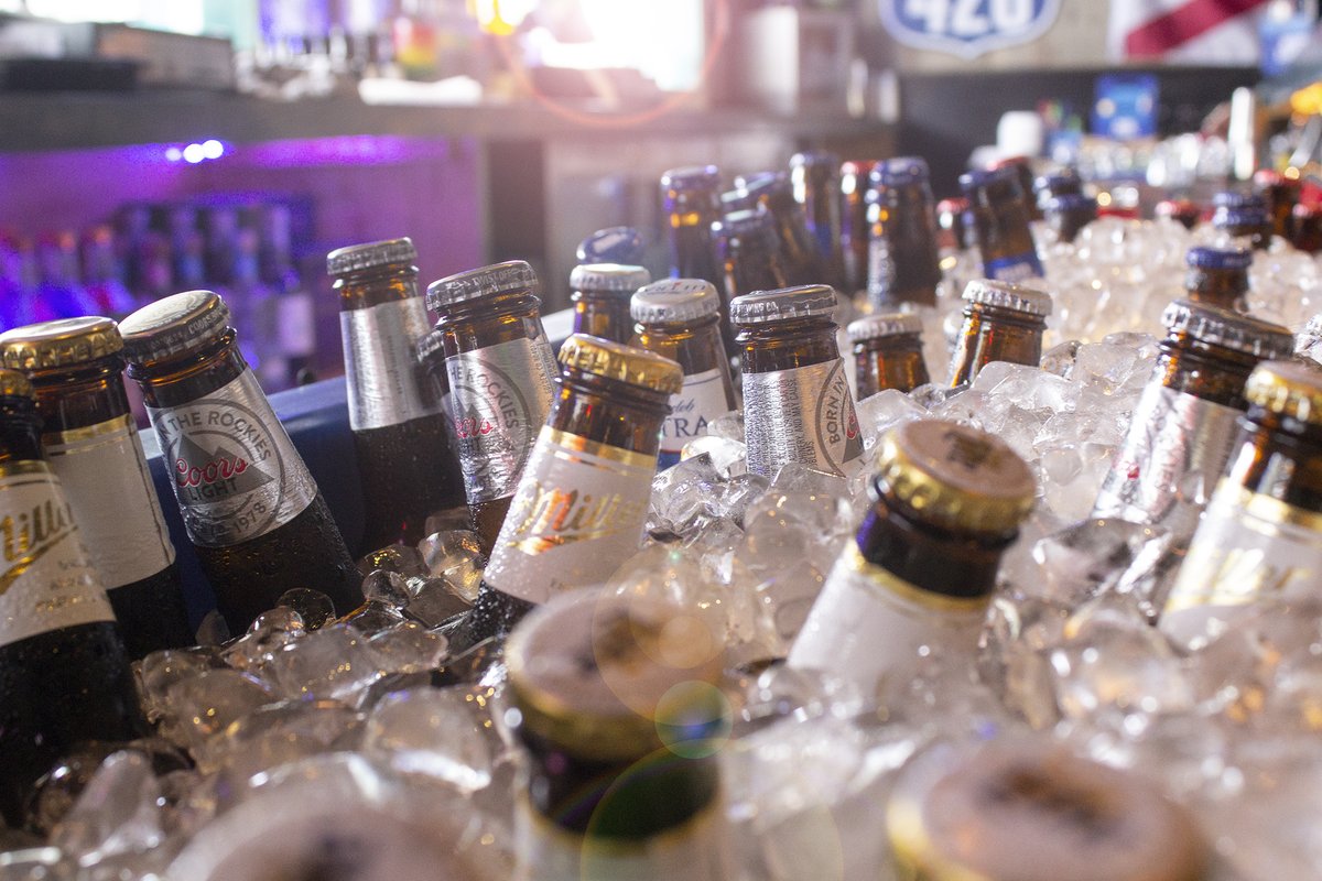 SaltyJs1's tweet photo. Nothin like an ice-cold beer after a long hot day! ☀️
.
🏷️  Tag us to be featured!
@SaltyJs_stpete #LetsGetSalty #ImFeelinSalty
.
.
.
#SaltyJs #StPete #ILoveTheBurg #4thStreet #SupportLocal #Foodie #Beer #Drinks #Food #Yummy #HappyHour #Vibes #Delivery #ChowNow https://t.co/HaI9KHquwO