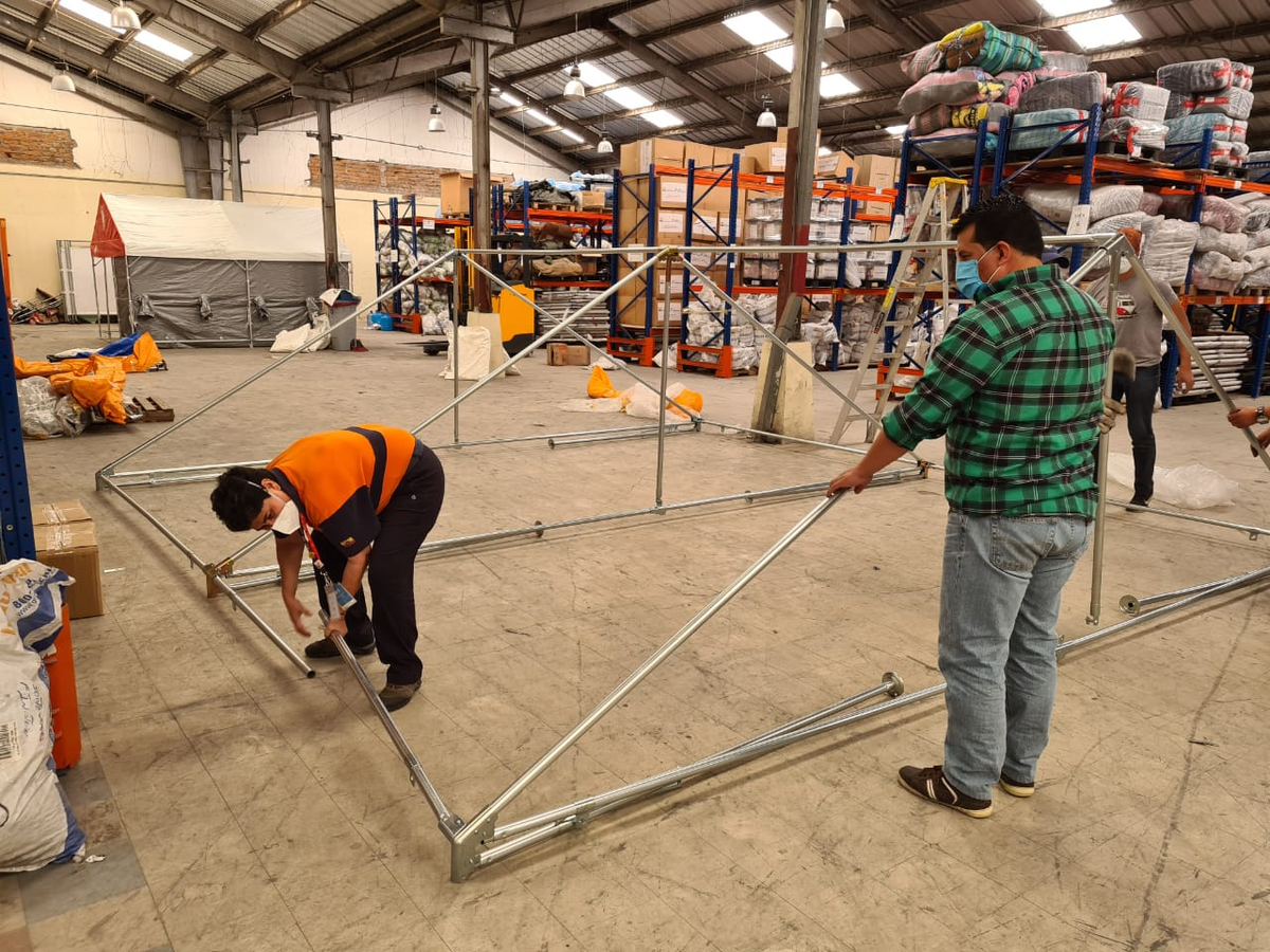 Riesgos_Ec's tweet photo. #Quito | Entregamos carpas y biombos al Hospital @heugenioespejo para la atención ciudadana en la Emergencia Sanitaria por #COVID19 en la capital del país. | #AEcuadorLoSacamosTodos #Pichincha https://t.co/pbCeD5fkPZ
