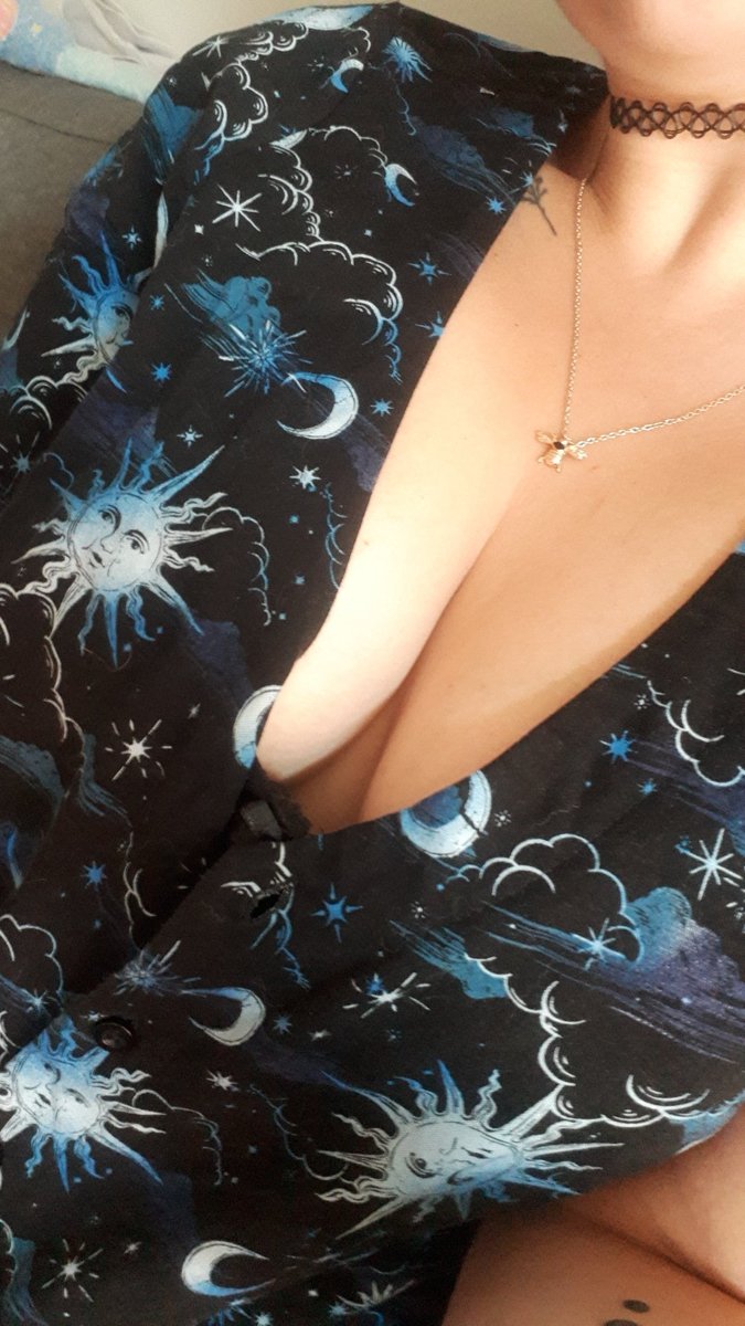 MissDanvers69's tweet photo. Thinking of coming back soon, what do you guys think 💜🔮 https://t.co/oo2nzn7rgQ