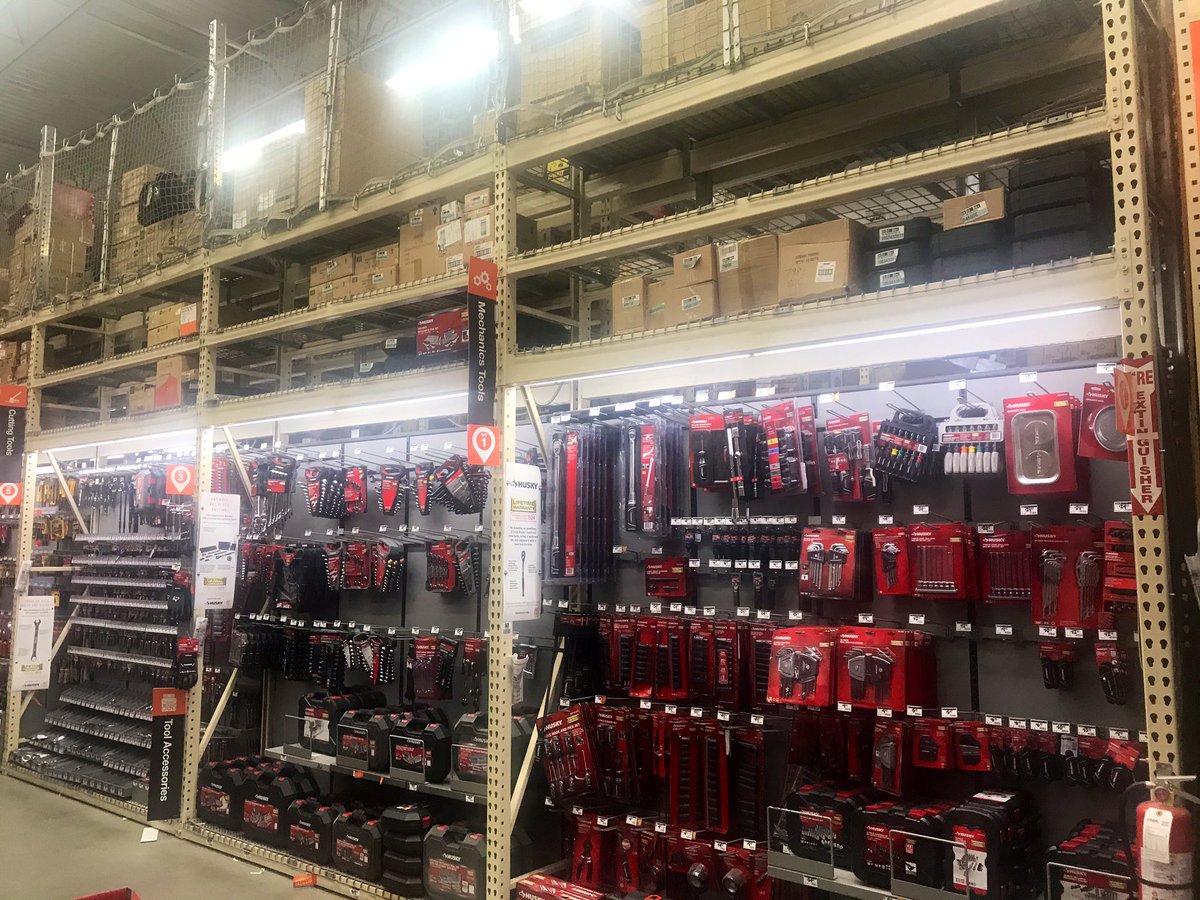 ShawnQuinnHD's tweet photo. Great job to Hardware Sales Associate Jonathan training new associate Jose on our packdown process! #PerfectOverheads #NewEnglandPackdownParty @JasonArigoni @hmalak @MarkMichaud4 @javy0173 @KianaMoses2 @JoeRusso6223 https://t.co/xZ3JQ2N4fm
