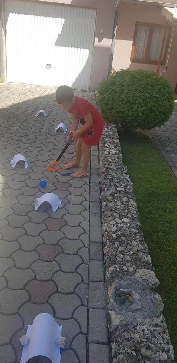 qshhzh's tweet photo. Minigolf around the house!
@UNICEFKosovo 
#WhileAtHome
#NderkoheNshpi https://t.co/Br1b2cp8pS