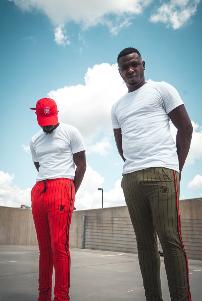 StayUpLife's tweet image. “I’d rather die enormous than to live dormant, that’s how we on it.”
•
•
NEW STAY UP MENS JOGGERS ❗️
•
•
AVAILABLE IN BLACK, RED &amp;amp; GREEN
⚫️🔴🟢
•
•
SIZES S-XL ❗️
•
•
LINK IN BIO TO SHOP❗️

SHOT BY @bustaandersonphoto 📷 

#Atl #Atlanta #Streetwear #Clothing #BlackOwned