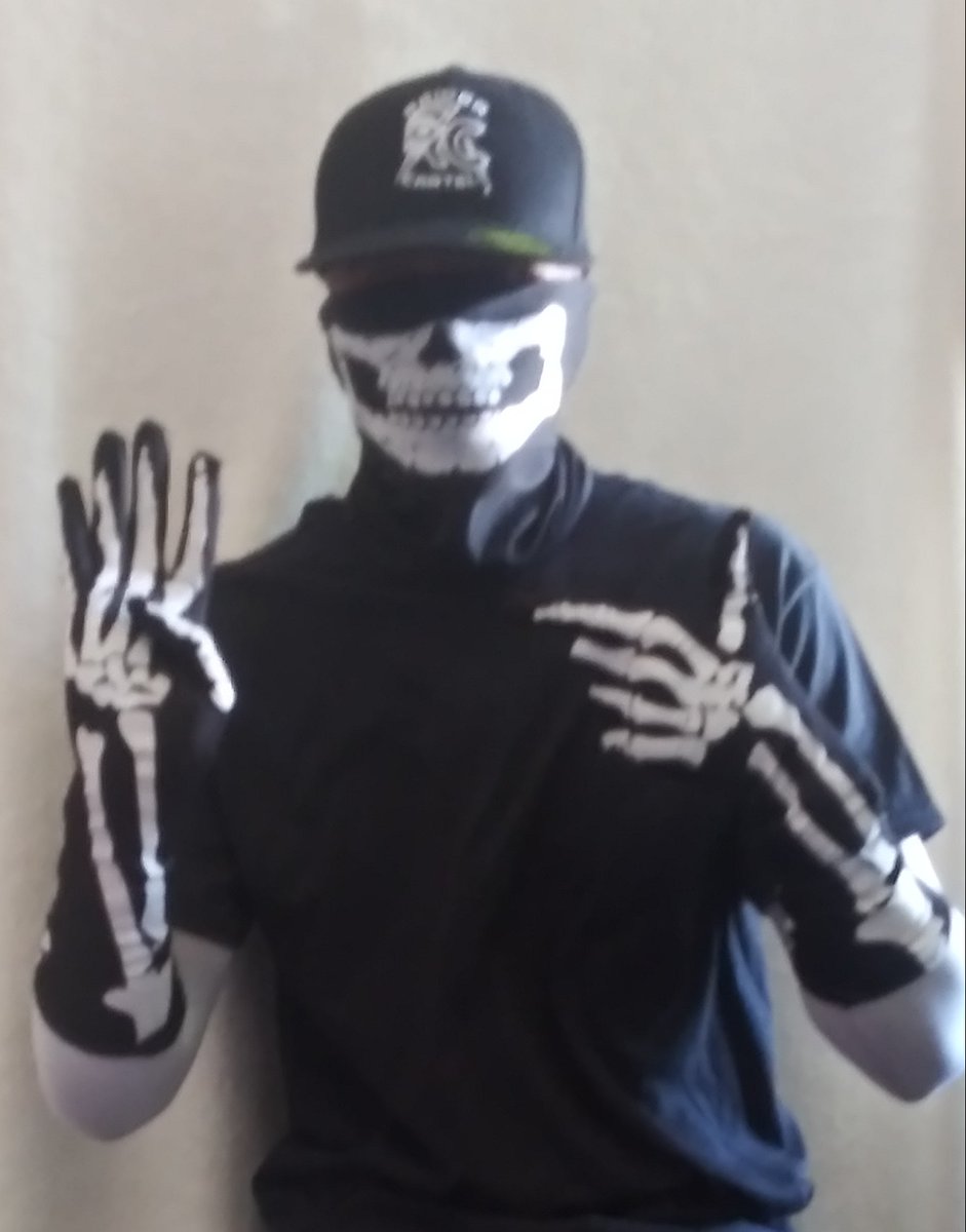 40_50plus's tweet photo. Raider up! Mask up, Hat low shades on get down! 4 Life! https://t.co/B0PT2oztNl