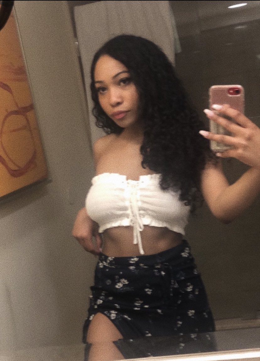 lunaaluvbug's tweet photo. #myhairis curly 💕 and one of my biggest struggles growing up! I hated how my hair wouldn’t lay flat and was too thick to comb through. Maintaining it would almost make me cry. It took me a long while to love and accept my hair how it was but I really love it now 🥺 https://t.co/QMgeEh9dhs