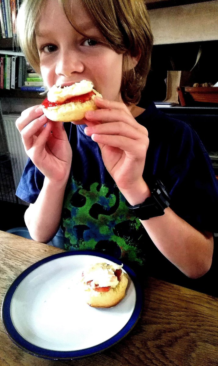 Omemade's tweet photo. Beef sarnies with leftover roast beef from Firs Farm Ringinglow followed by scones, jam & clotted cream with some rather nice strawberry jam from @justpreserves... Keeping it local! ✊
#SheffieldProducersRock #sheffieldissuper #sheffieldfoodie #BeefUK https://t.co/b6UW2elTfV