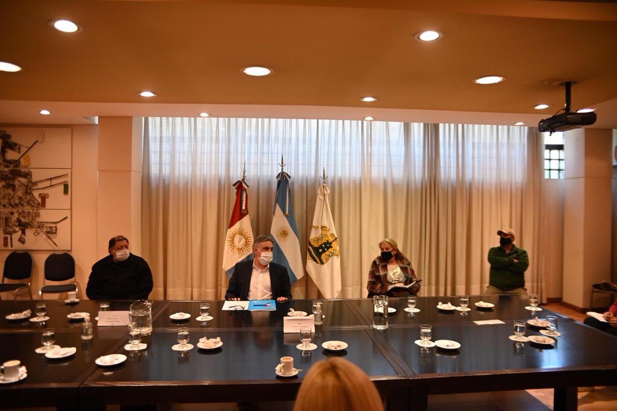 MuniCba's tweet photo. #Zoológico | AHORA ▶️ El intendente @MartinLlaryora mantiene una reunión con instituciones y organizaciones vinculadas a la protección y cuidado de los animales. https://t.co/obuKs3dg7v