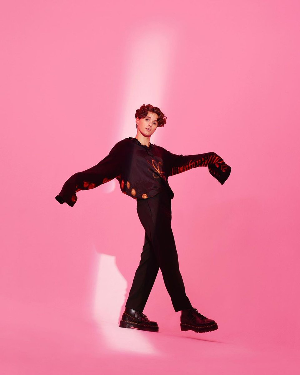 WorldWTheVamps's tweet photo. Photoshoot for @TheVampsband new album #CherryBlossom https://t.co/2SIRuXmL7V