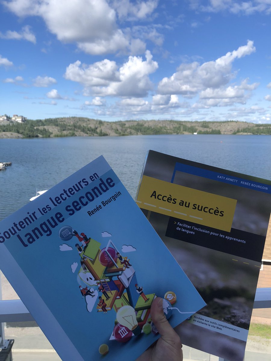 djobin07's tweet photo. Double dose de @BourgoinRenee pour finir mes vacances 🙂👩🏽‍🏫 Ma façon d’inclure un peu plus d’Acadie pendant la pandémie 🔵⭐️⚪️🔴 #inclusionscolaire #langueseconde #immersionfrançaise https://t.co/337pZ2Cg6t