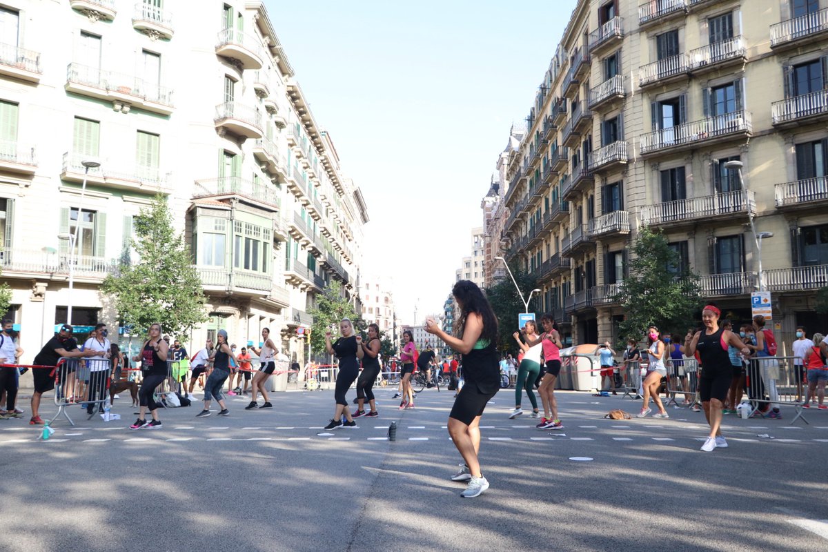 indescat's tweet photo. Finalitzem la mobilització d'avui del sector esportiu, que ha seguit estrictes protocols de seguretat i higine,
amb la lectura d'un manifest conjunt, on reivindiquem que l'esport és salut, un sector essencial i part de la solució. No a la suspensió de l'activitat esportiva! https://t.co/58447OiVLs