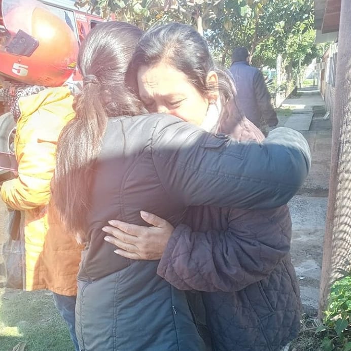 Antoniorome02's tweet photo. "Hacemos un llamado a la solidaridad" para una familia de circuito 5 que acaba de perder todas sus pertenencias al incendiarse su casa.. Ayudemos a Julia Dias, Genes Juan Pablo y sus hijas de 6 y 16 años.. Necesitamos ropas para los 4, zapatillas, mercadería con lo que podamos https://t.co/rzZPo3R4n2