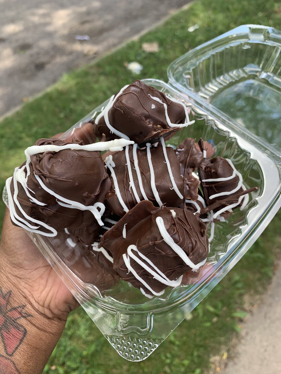 excusethecrumbs's tweet photo. Bite Bowls available now at Bee’s Bites MKE 💛 https://t.co/yuca43iM7L