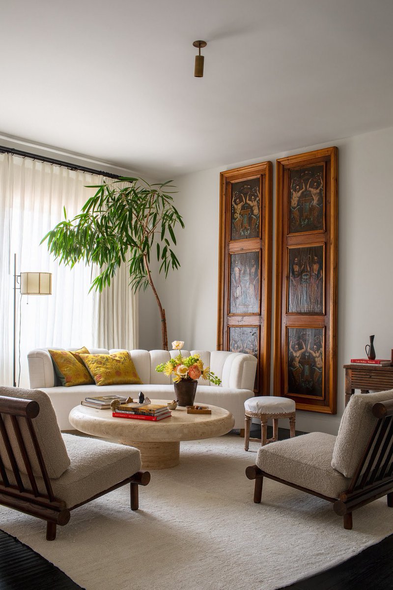 Bedroom sitting area (akusemnandi)