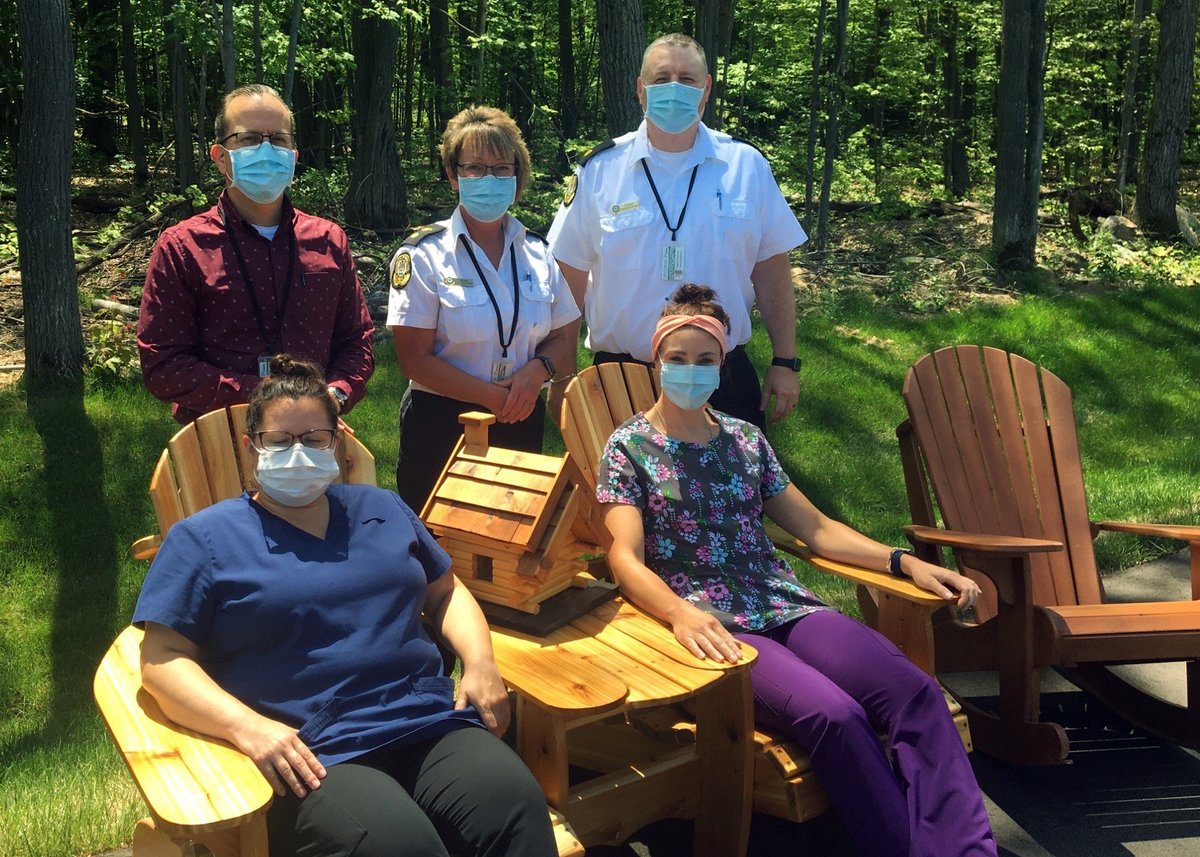 ONsafety's tweet photo. Inmates and staff at the Central North Correctional Centre have been hard at work giving back to the community, building wooden items such as a COVID screening booth, Muskoka chairs and a bird house, to support a local senior home and hospice in Penetanguishene. #CorrectionsCares https://t.co/2R6eZFZnyG