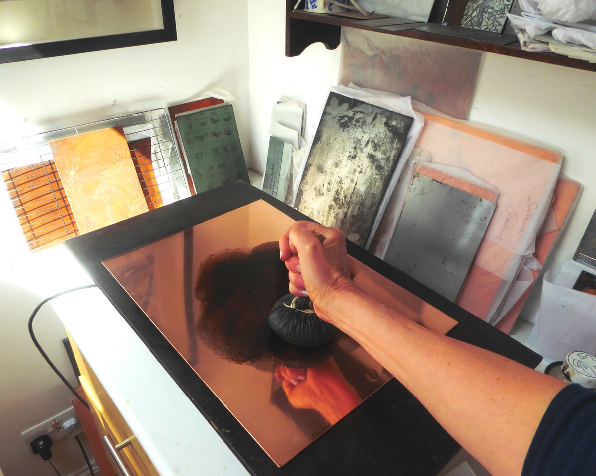 Preparing a new etching plate. Filed and polished, such beautiful copper... shame to spoil it....
#etching #copperplate #ruralartist